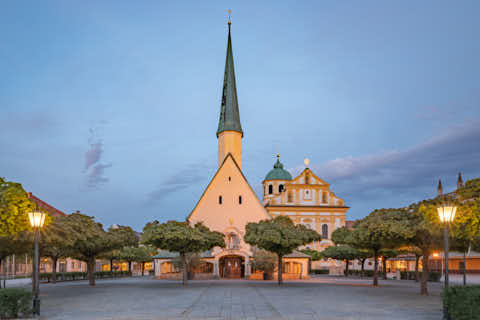 Gemeinde Altötting Landkreis Altötting Kapellplatz Gnadenkapelle (Dirschl Johann) Deutschland AÖ